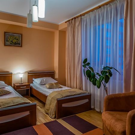 Hotel Maria Rădăuţi Esterno foto