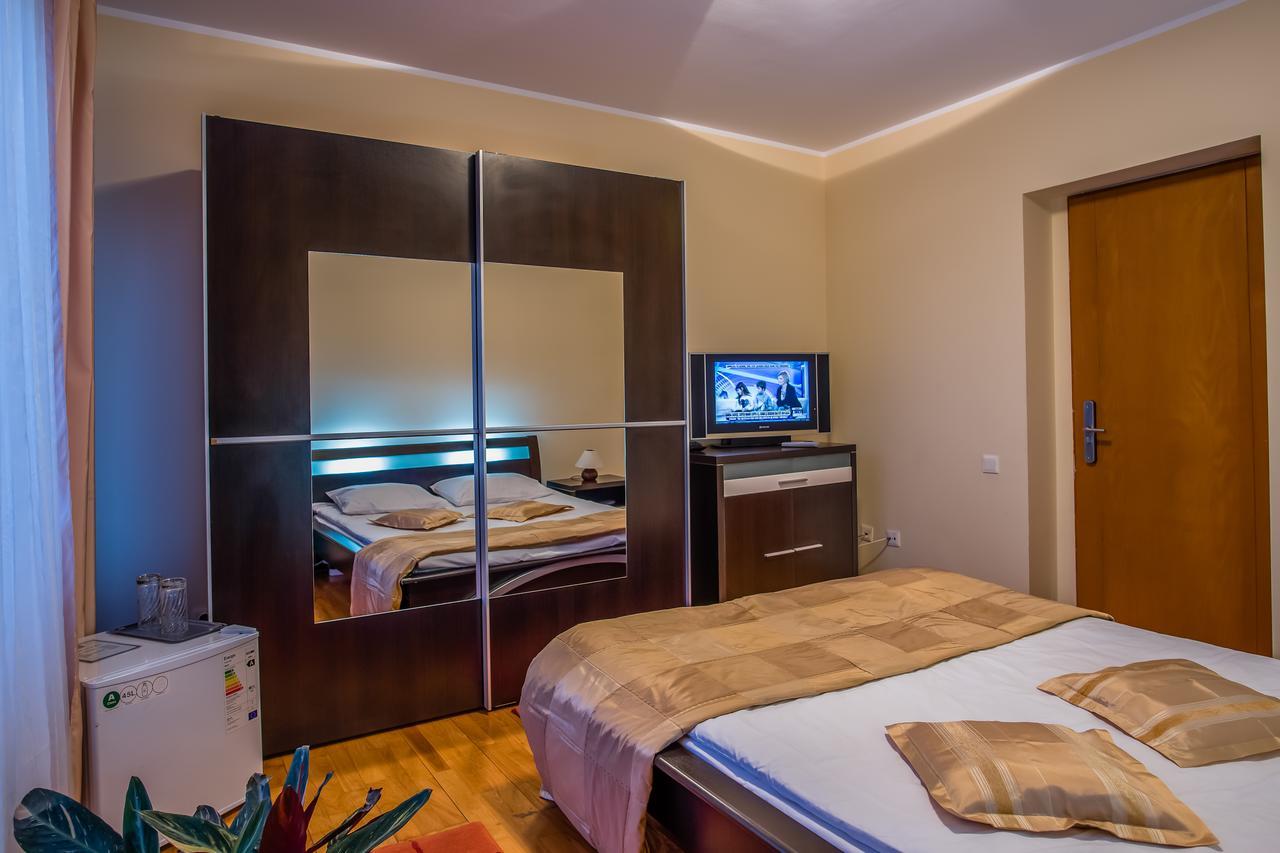 Hotel Maria Rădăuţi Esterno foto