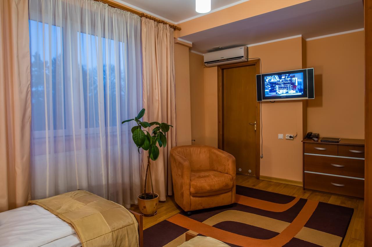 Hotel Maria Rădăuţi Esterno foto